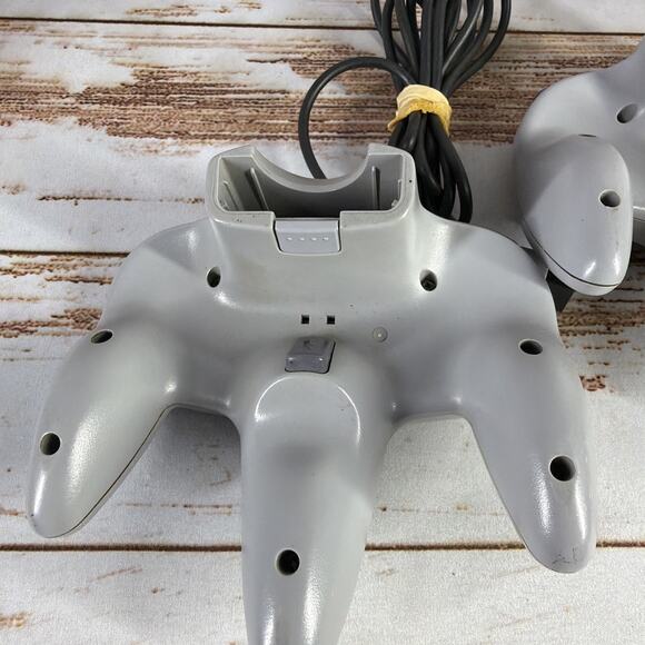 Nintendo 64 Controllers Gray Lot of 2 - Untested Loose Parts - Pre-owned - Picture 5 of 5